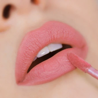 R "Complimenti" ЖИДКАЯ Помада Nude Matte тон 13-det_img